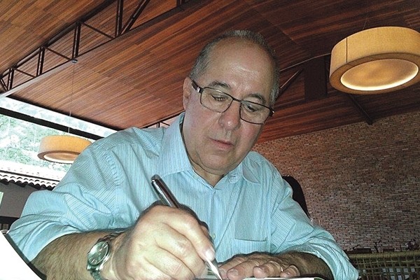 Morador de Aldeia lança ensaio sobre temas atuais