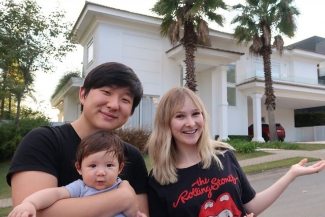 Ex-BBB Pyong Lee se muda para nova mansão em Alphaville