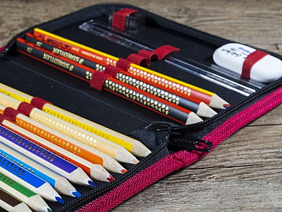 Rainha da Paz realiza arrecadação de materiais escolares