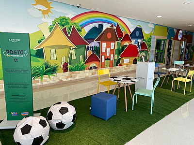 Iguatemi Alphaville inaugura posto para troca de figurinhas do álbum da Copa do Mundo