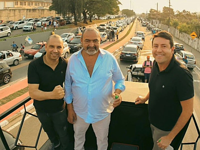 Elvis tem 70% de intenções de voto, diz nova pesquisa