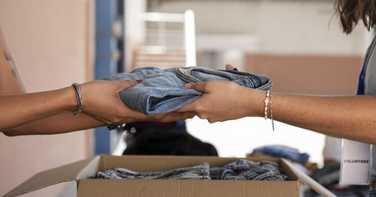 Campanha Cabide Solidário busca doações de roupas, brinquedos e eletrodomésticos