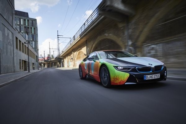 BMW i8 vira obra de arte assinada pelo renomado pintor e escultor alemão Thomas Scheibitz