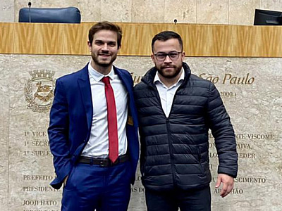 Vereadores Gabriel Oliani, de Santana de Parnaíba, e Felipe Becari, de São Paulo, querem criar grupo