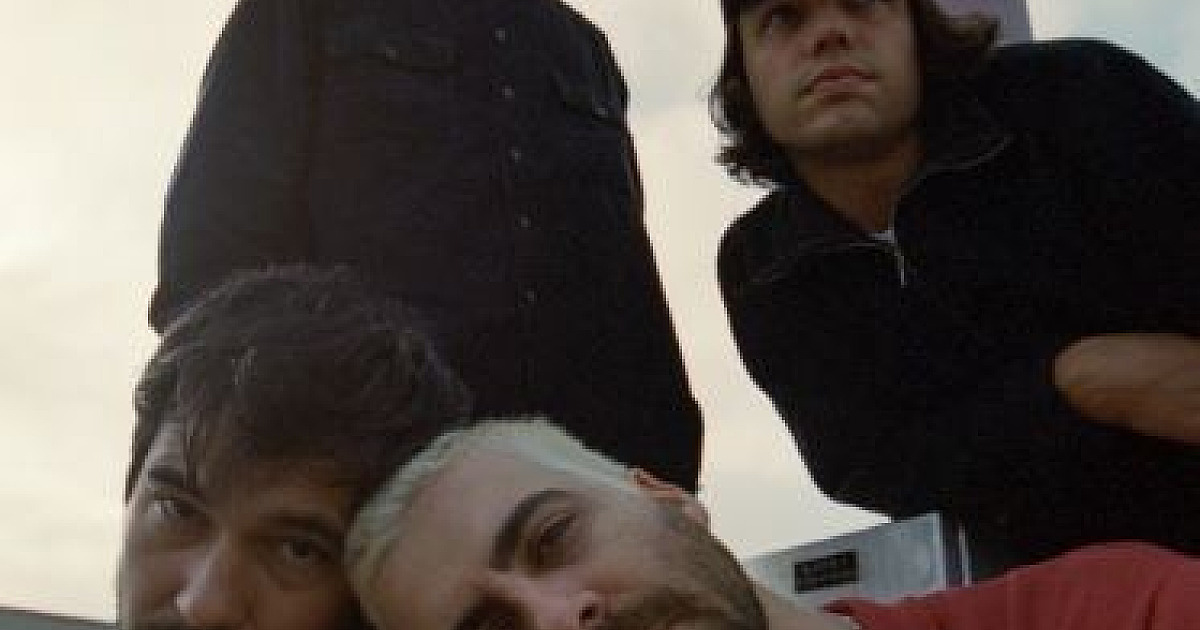 Banda Terno Rei se destaca com 4º disco e apresentação no Lollapalooza