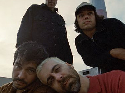 Banda Terno Rei se destaca com 4º disco e apresentação no Lollapalooza