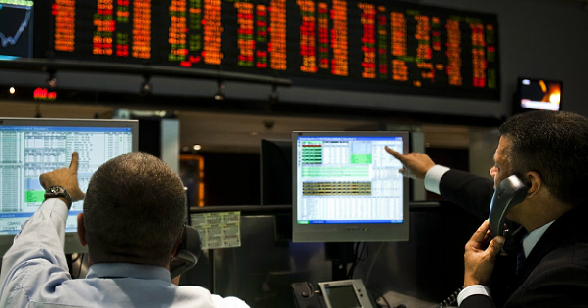 Brasileiros que investem na Bolsa chega a 858 mil