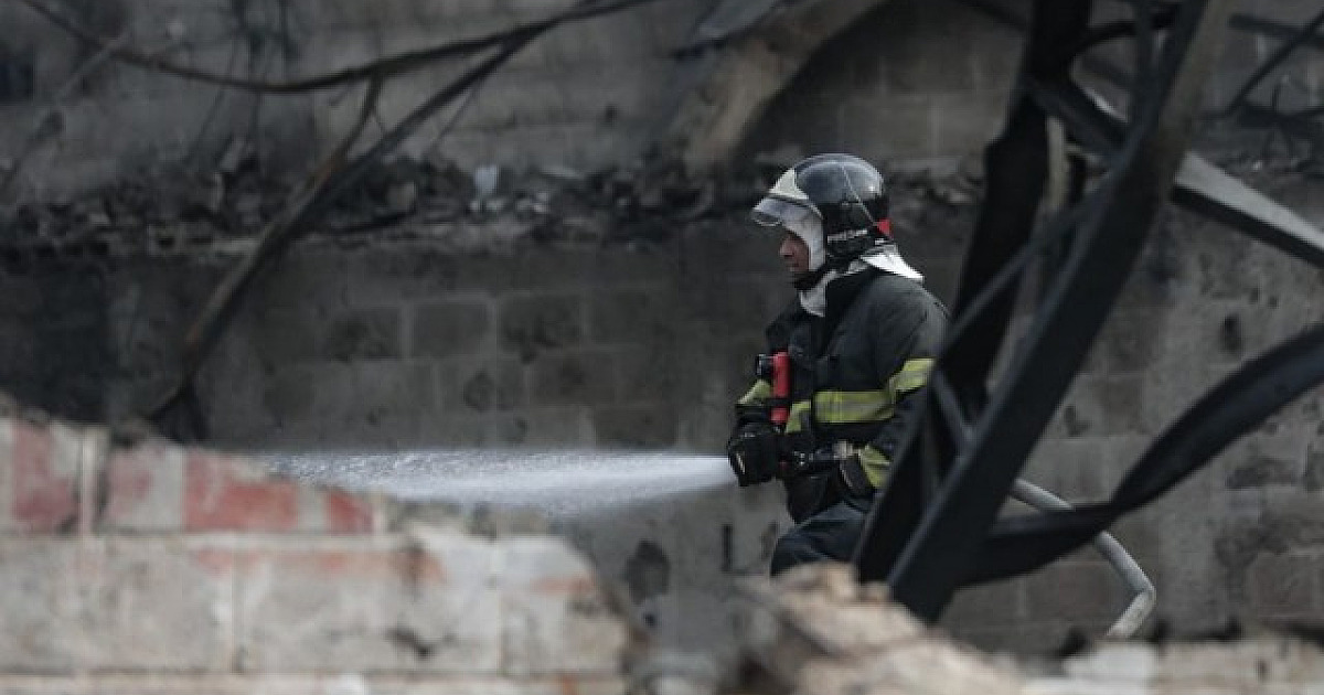 Grande incêndio atinge área industrial em Barueri e faz quatro vítimas fatais