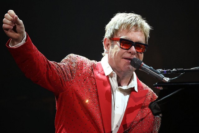 Elton John exibe série de shows históricos no YouTube