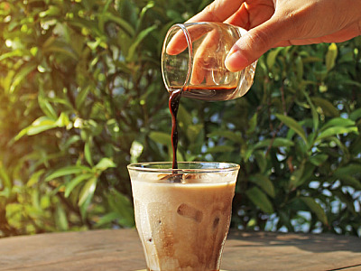 4 receitas de café gelado para se refrescar no verão