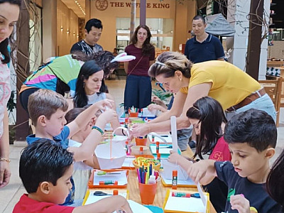 Com diferentes brincadeiras, Alpha Square Mall promove Kids Club