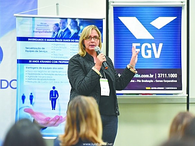 Evento debate remuneração das mulheres e assédio