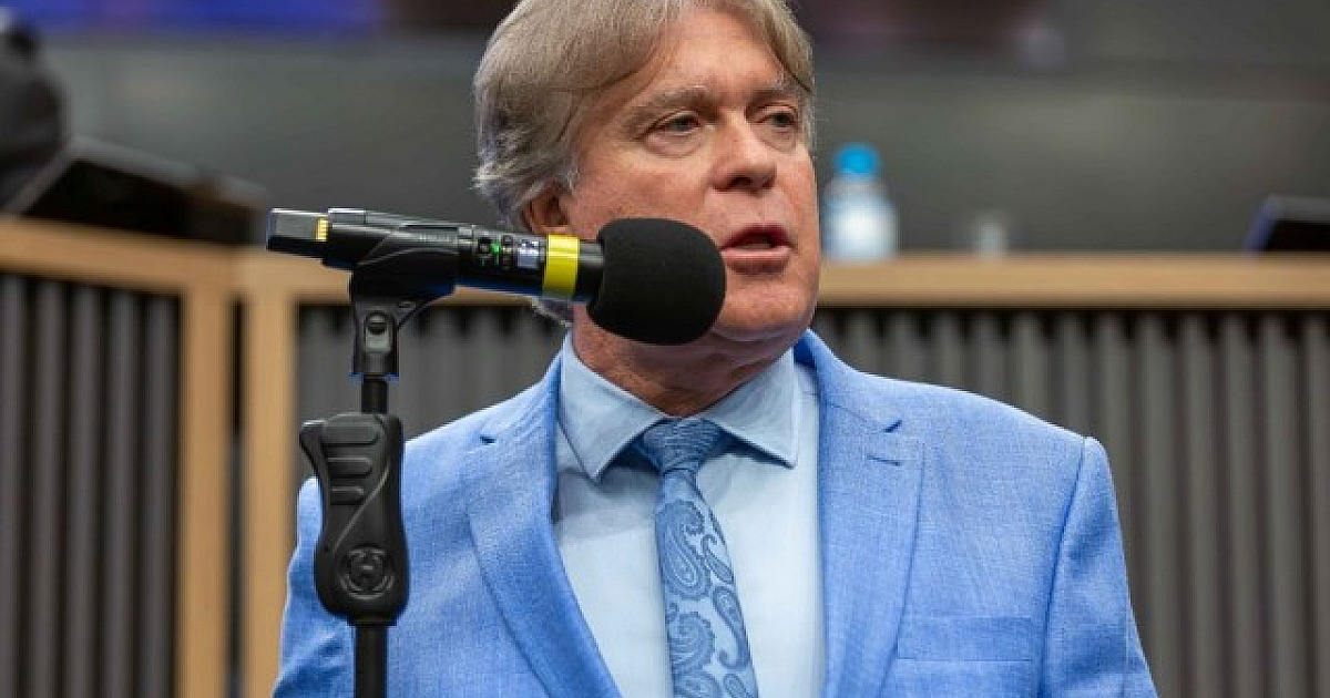 Com a saída de Celso Furlan, vereadores pressionam por troca no secretariado