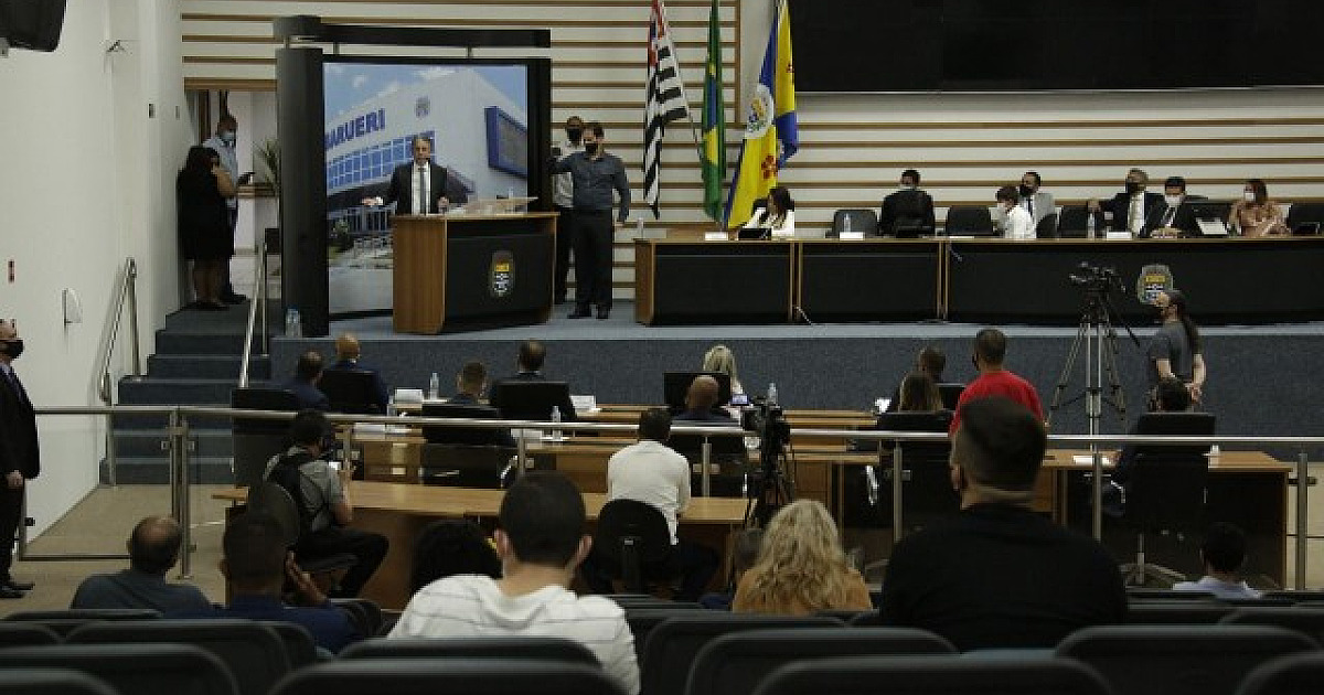 Furlan toma posse relembrando espírito idealista de políticos baruerienses