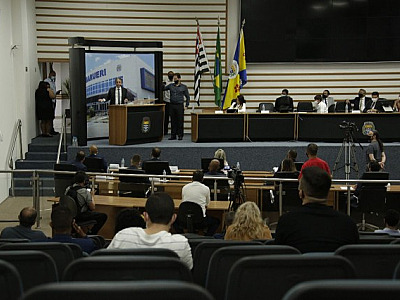 Furlan toma posse relembrando espírito idealista de políticos baruerienses