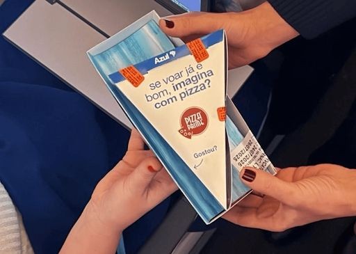 Azul e Pizza Prime ampliam parceria e servem pizzas em voos internacionais para Europa