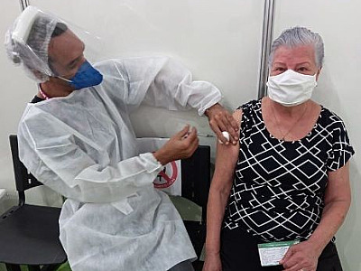 Barueri começa a vacinar idosos com 74 anos