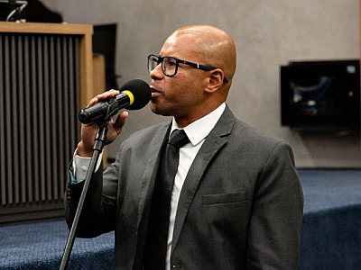 Convites de Gil balançam vereadores; grupo de Rubens Furlan cobra apoio