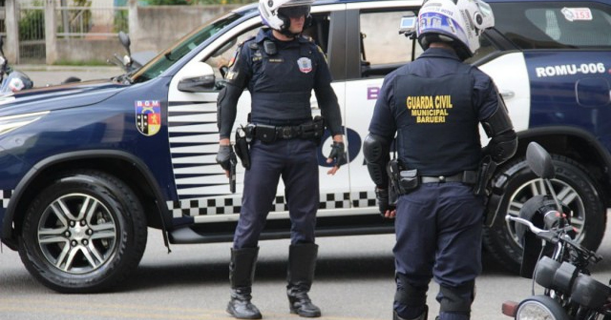 GCM de Barueri encaminha à delegacia indivíduo na Al. Araguaia procurado pela Justiça do Rio Grande