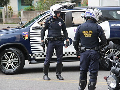 GCM de Barueri encaminha à delegacia indivíduo na Al. Araguaia procurado pela Justiça do Rio Grande