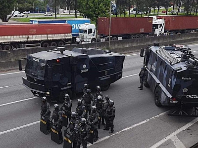 Governador apela para desbloqueio de rodovias; mas diz que usará ‘força’ se necessário