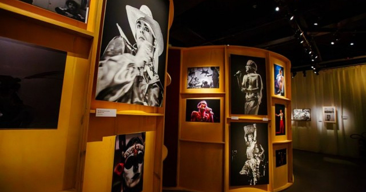 MIS homenageia Ney Matogrosso em exposição que celebra 50 anos de carreira do artista