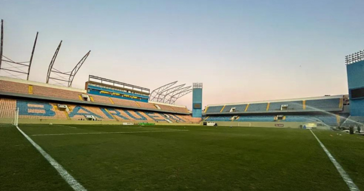 Palmeiras disputa clássico contra o Santos na Arena Barueri