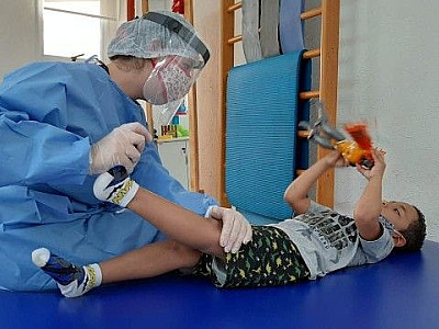 Rainha da Paz pede doação de fraldas para assistidos