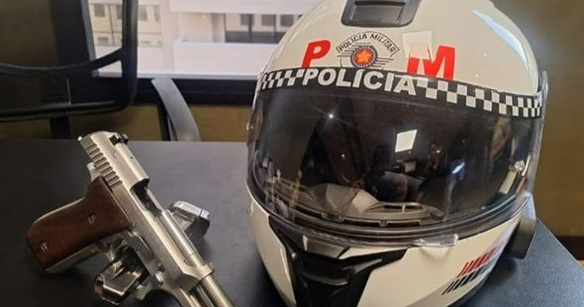 Homem é desarmado pela PM após ameaçar funcionário em centro comercial de Alphaville