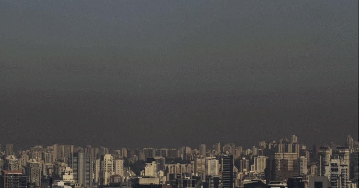 São Paulo pode ter ‘chuva preta’ causada por fumaça de incêndios no Pantanal