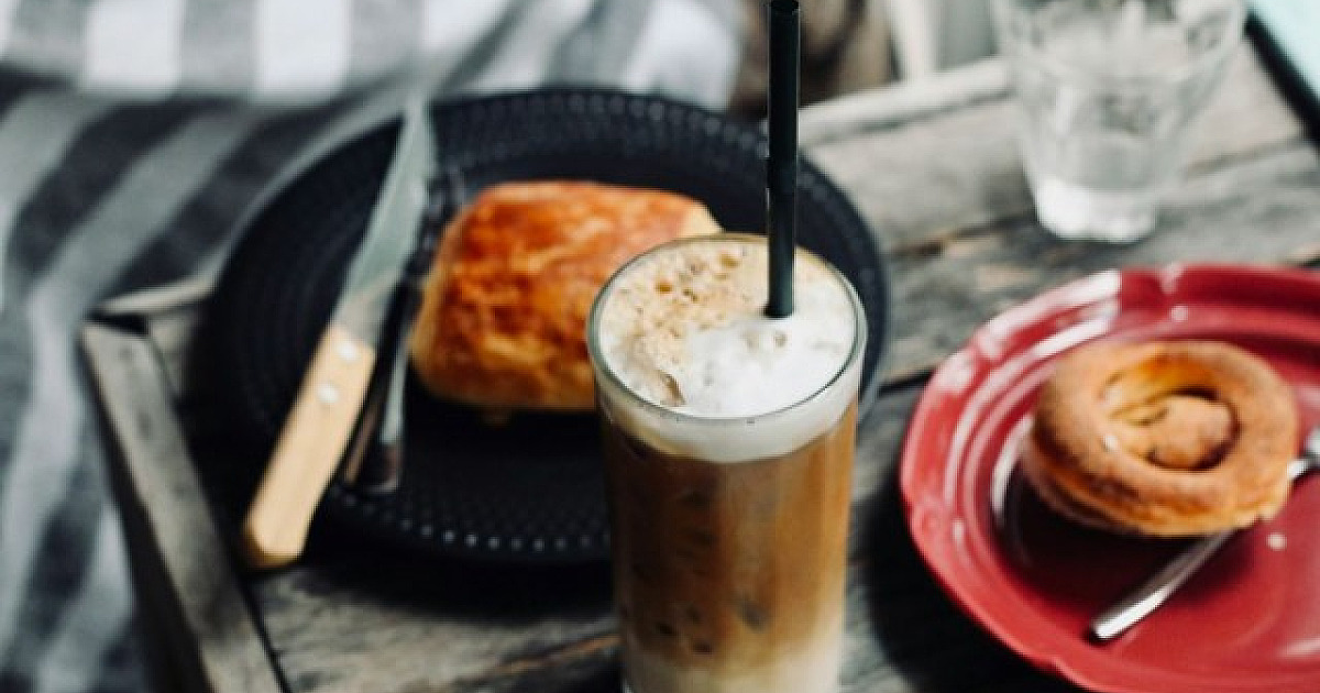7 opções de café gelado para se deliciar nos dias de calor
