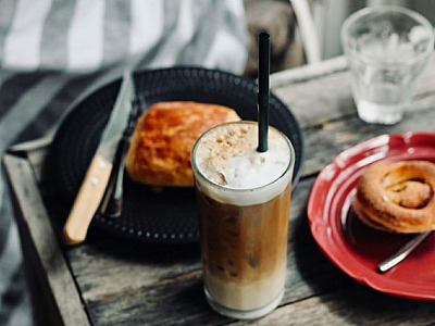 7 opções de café gelado para se deliciar nos dias de calor