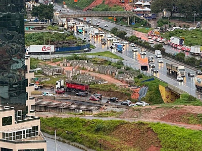 Caminhão atropela motociclista em Barueri na tarde desta segunda-feira (28)