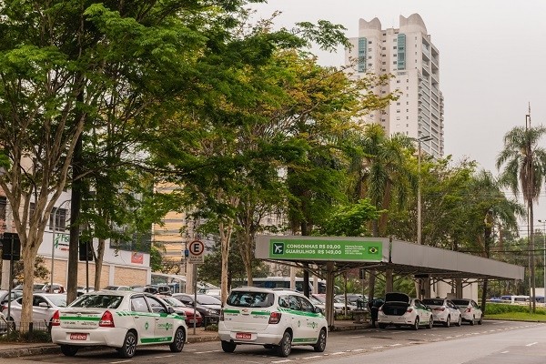Com mimos como frigobar e wi-fi , Barueri terá ‘táxis pretos’