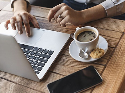 Estabelecimento deve comunicar previamente as regras de uso de eletrônicos, diz Procon-SP