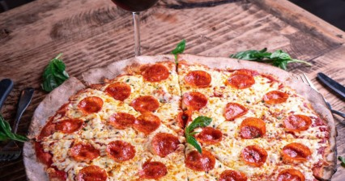 Descubra qual sabor de pizza combina com seu vinho favorito