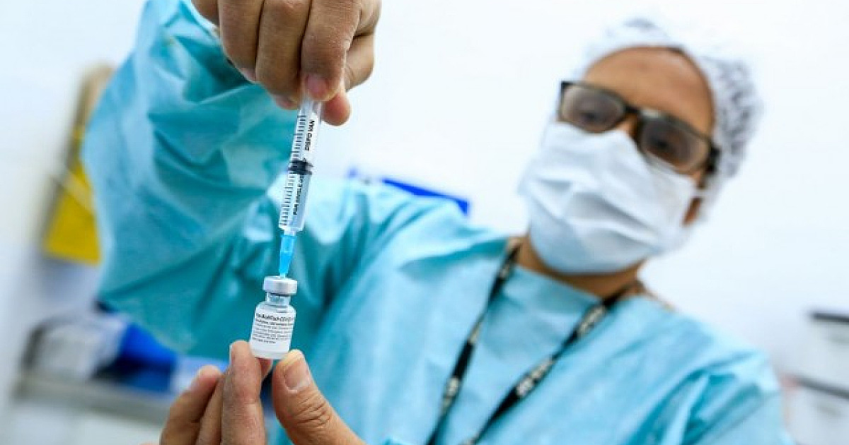 Ministério da Saúde anuncia vacinação bivalente em população a partir de 70 anos em fevereiro