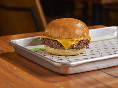 Cabana Burger promove ação que dará direito a um burger grátis