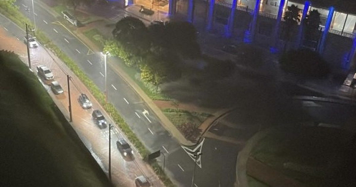 Temporal em Alphaville deixa diferentes vias alagadas