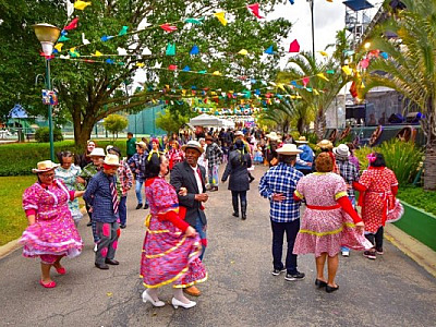 Após dois anos de pandemia, festas juninas voltam a acontecer no bairro