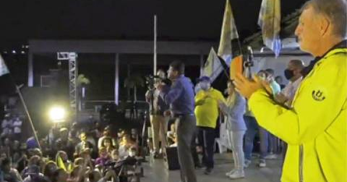 Marcos Tonho reúne mil pessoas em comício