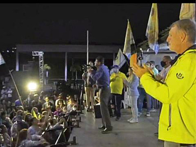 Marcos Tonho reúne mil pessoas em comício