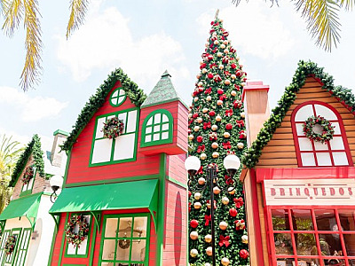 Catarina Fashion Outlet promove Natal instagramável com "Vila do Papai Noel"