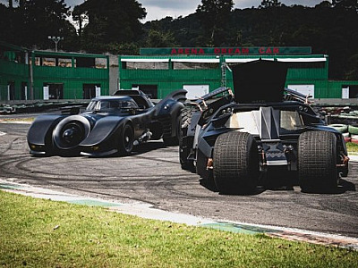 Neymar compra Batmóvel que esteve exposto no Complexo Dream Car de São Roque