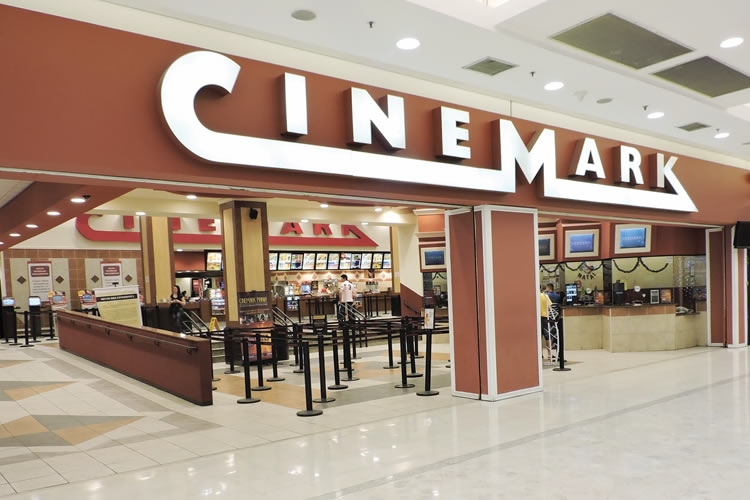 Alexa, assistente virtual da Amazon, dá informações sobre filmes e salas da Cinemark