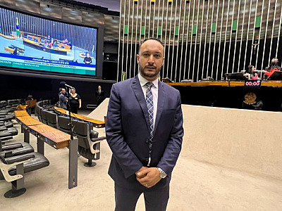 Metade dos vereadores estão em partidos da base de Lula