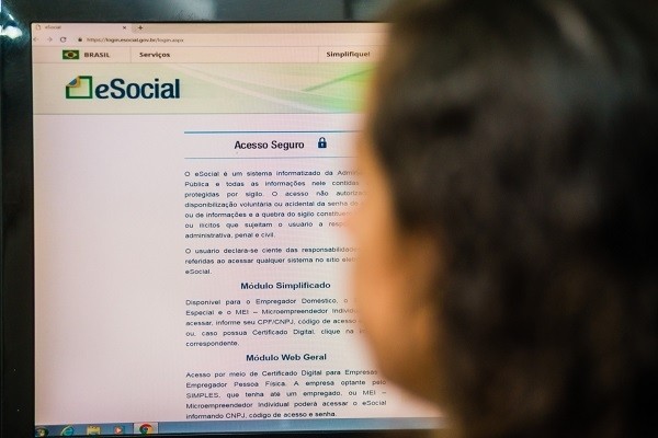 Condomínios devem cadastrar funcionários e síndicos no eSocial