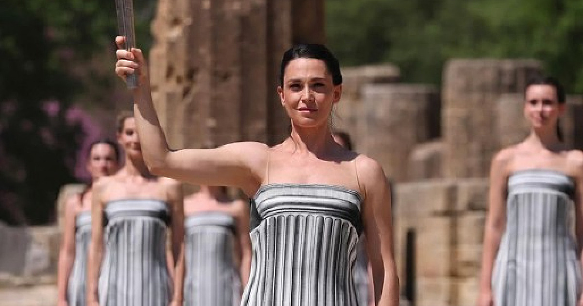 Paris 2024: Tocha Olímpica é acesa em cerimônia na Grécia