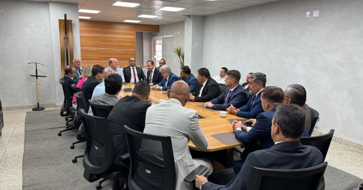 Após queixas de vereadores, Beto Piteri vai à Câmara de Barueri para alinhar relação