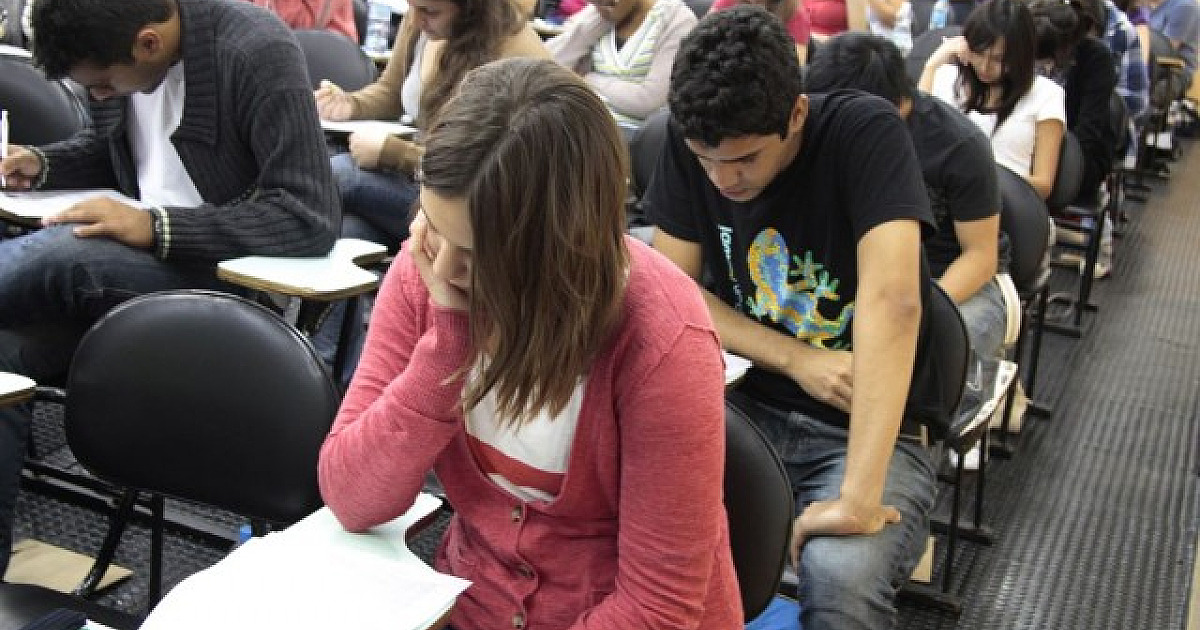 Objetivo promove live sobre questões de Química e a Biologia na prova da Fuvest